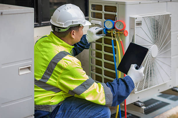 Professional Hvac technician working in Iona, FL